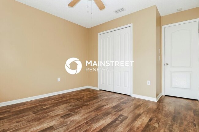 Building Photo - 3 Bedroom Pet-Friendly Home in Spring Hill, FL with Main Street Renewal