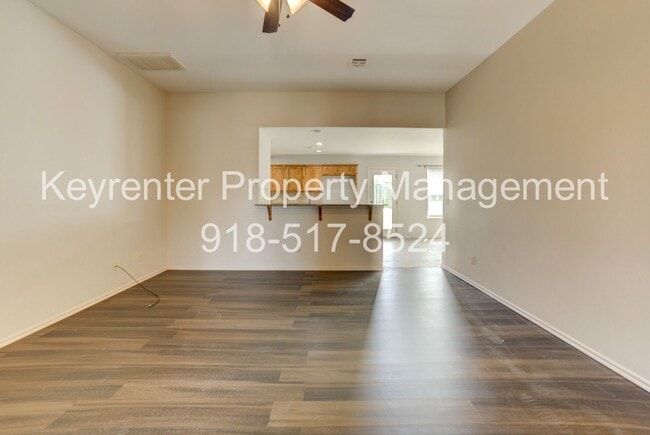 Building Photo - 3 Bed | Bath in Broken Arrow!