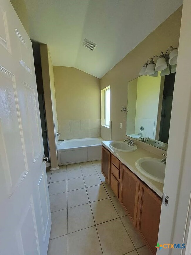 Building Photo - 2016 N Ranch Estates Blvd