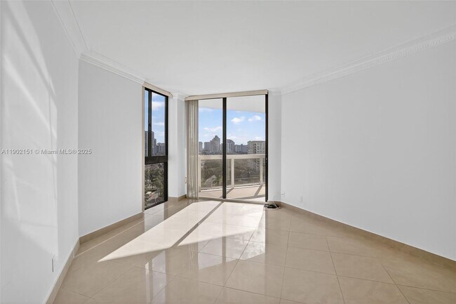 Building Photo - 20185 E Country Club Dr