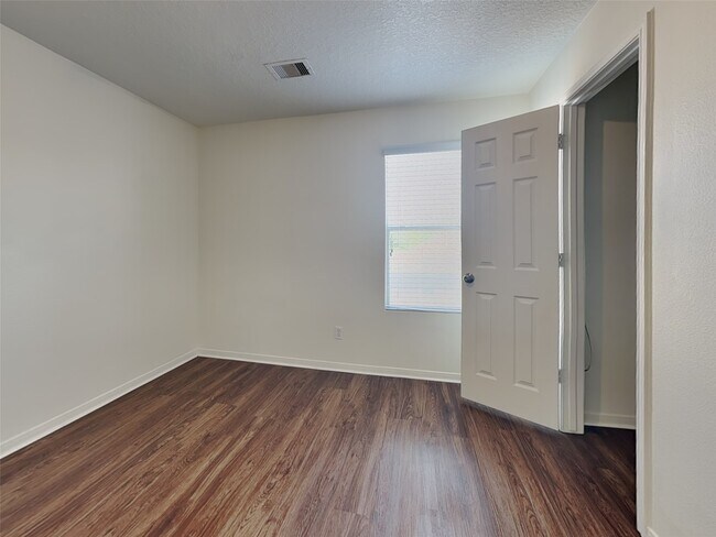 Building Photo - 16973 Scenic Knoll