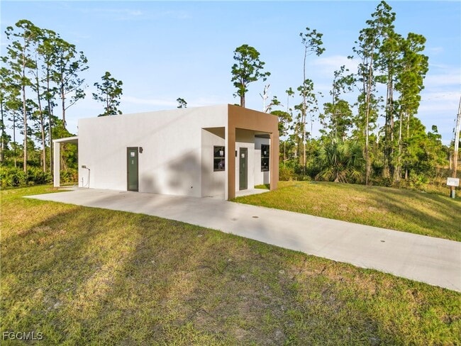 Building Photo - 935 Panda Dr