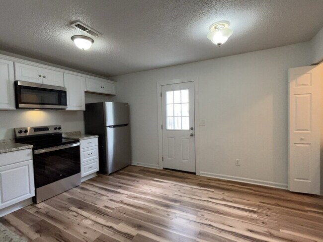 Building Photo - 227 Challedon Dr