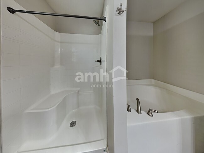 Building Photo - 4 Milo Ct