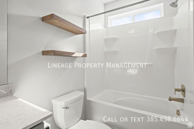 Building Photo - 15524 Trumpet Ln