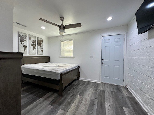 Building Photo - 1004 Grace St