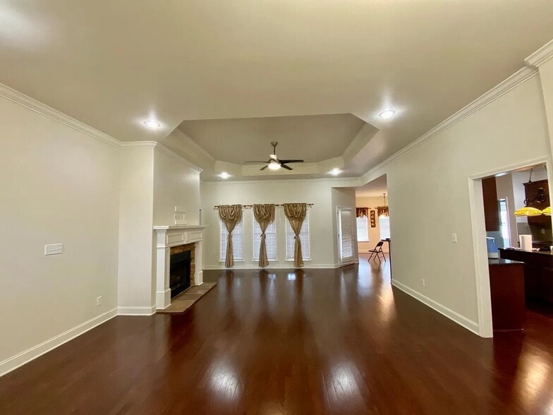 Building Photo - 115 Woodvale Dr