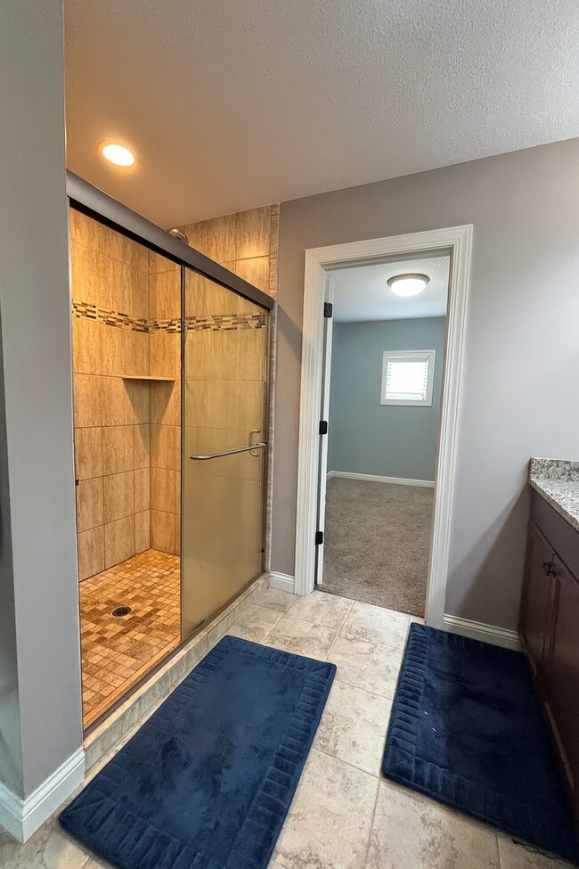 Building Photo - Beautifully Spacious 4bed 3.5bath Home, in...