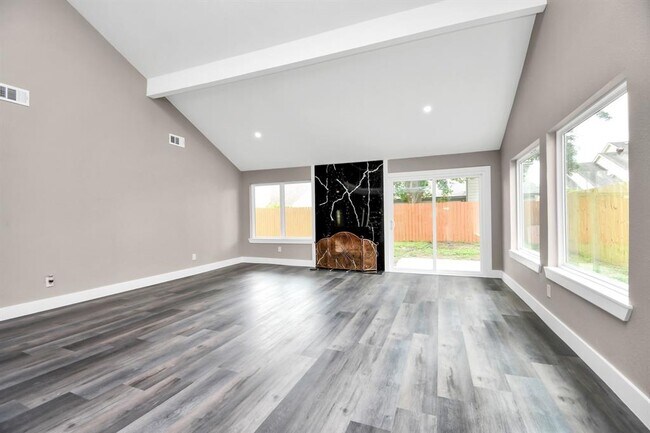 Building Photo - 3227 Westwick Dr