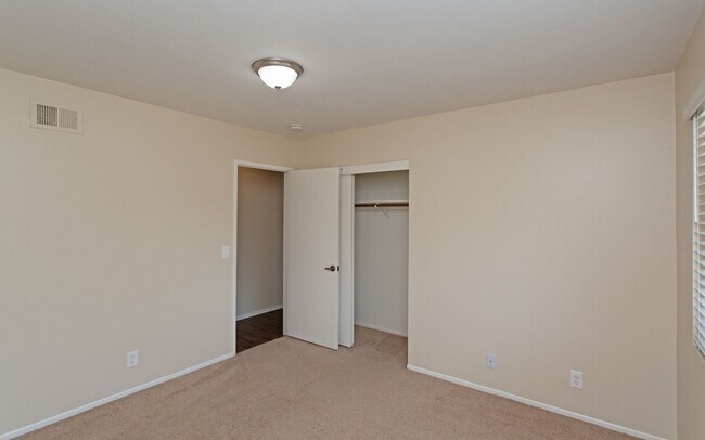 Building Photo - Beautiful 3 Bedroom Carlsbad Home!