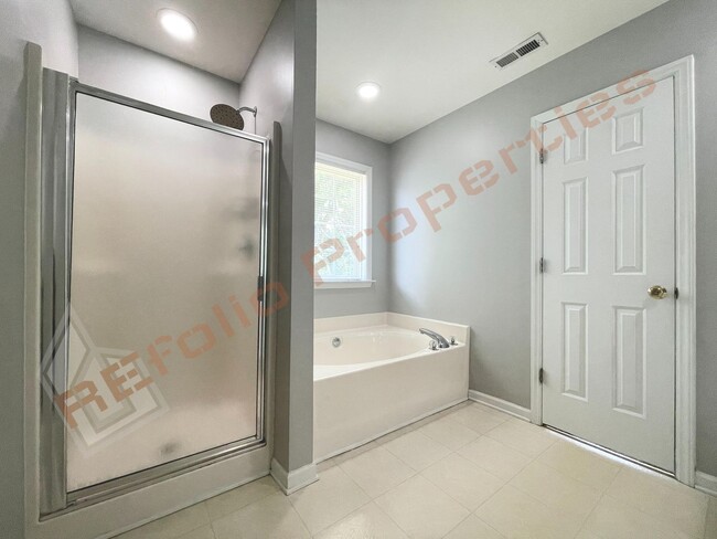 Building Photo - Beautiful 3 Bedroom 2 Car-Garage Home w/ H...