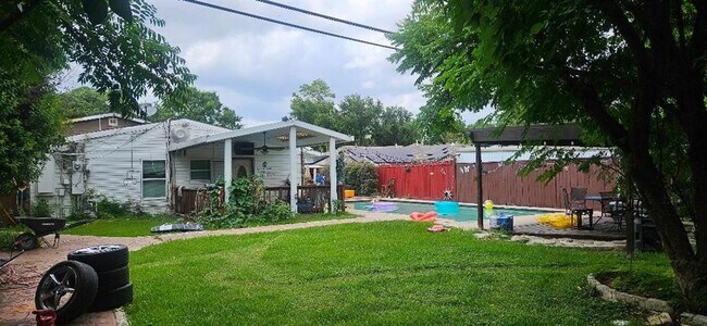 Building Photo - 5927 Moonmist Dr