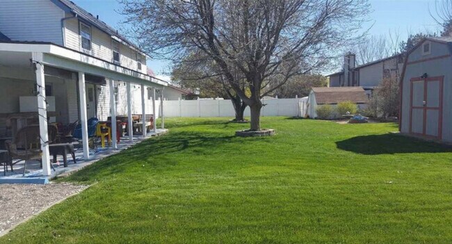 Building Photo - 925 S Haskett St