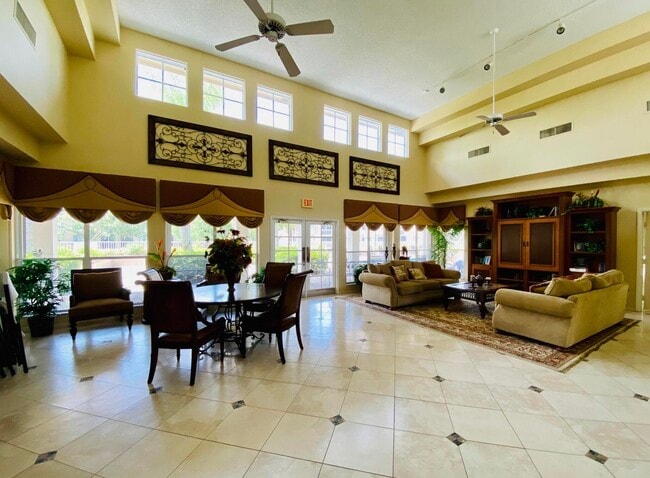 Building Photo - 9977 Westview Dr