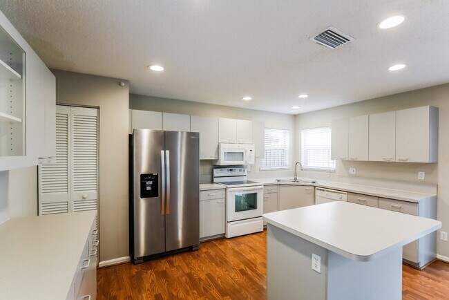 Building Photo - 5477 NW 44th Way