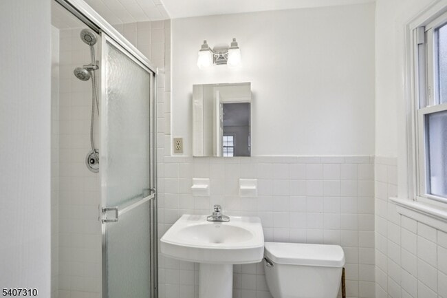 Building Photo - 254 Darlington Ave