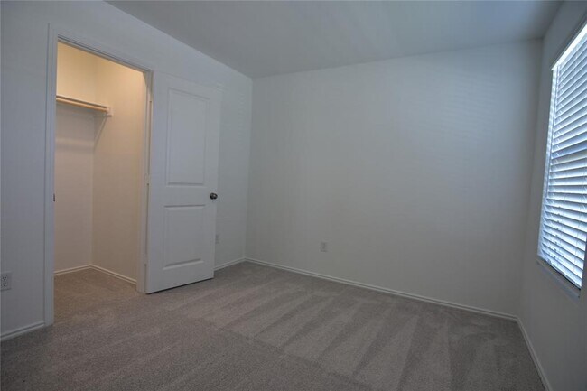 Building Photo - 275 Bugbee