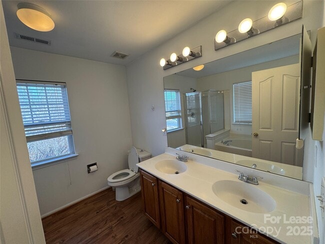 Building Photo - 9920 Forest Run Ln