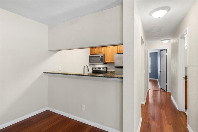 Building Photo - 5440 S MacDill Ave
