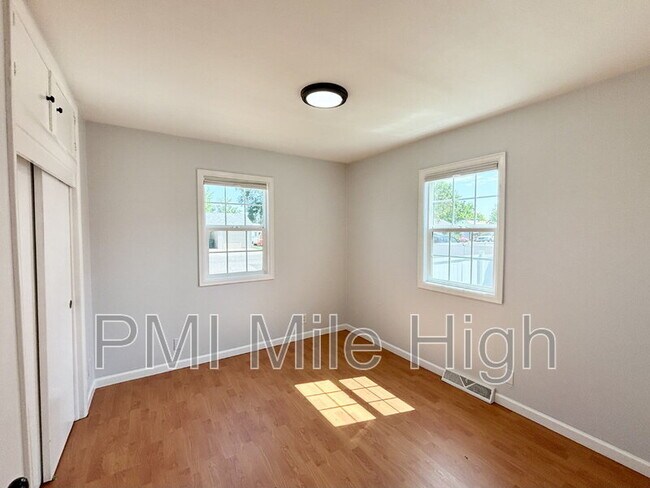 Building Photo - 98 N 12th Ave