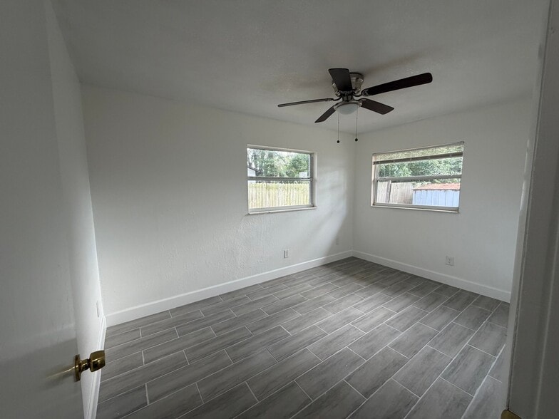 Building Photo - 564 N Wayman St