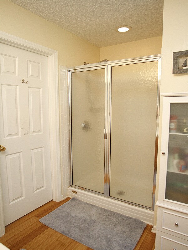 Building Photo - Beautifully Updated Home in Desirable Scho...
