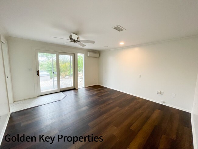 Building Photo - Charming farmhouse available in rural Vist...