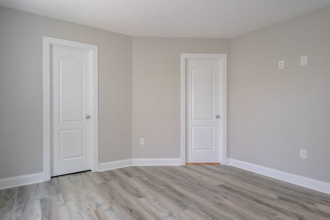 Building Photo - Available for the 2026-2027 lease term.