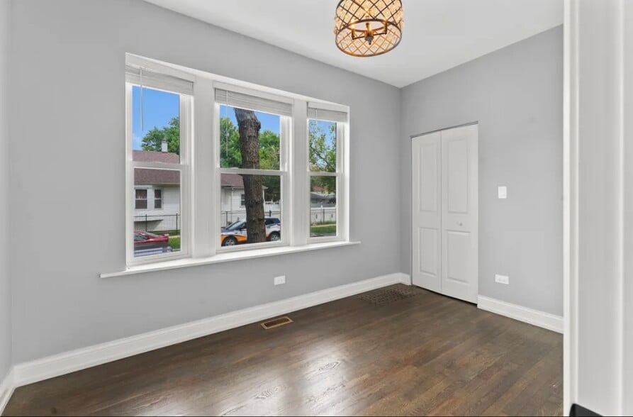 Building Photo - 1059 N Mayfield Ave