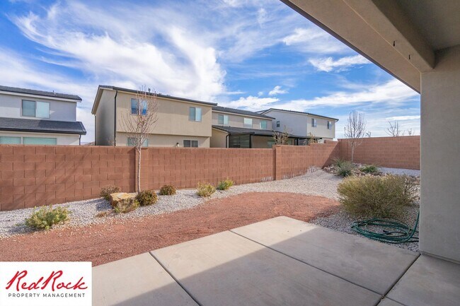 Building Photo - Comfort, Space & Style with a 3-Car Garage Small Dog Friendly!