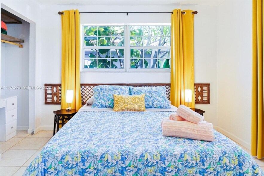 Building Photo - 809 SE 14th Dr