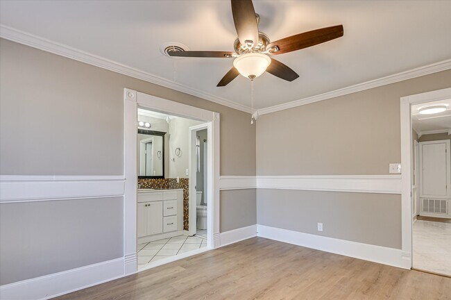 Building Photo - 238 Cavalier Dr