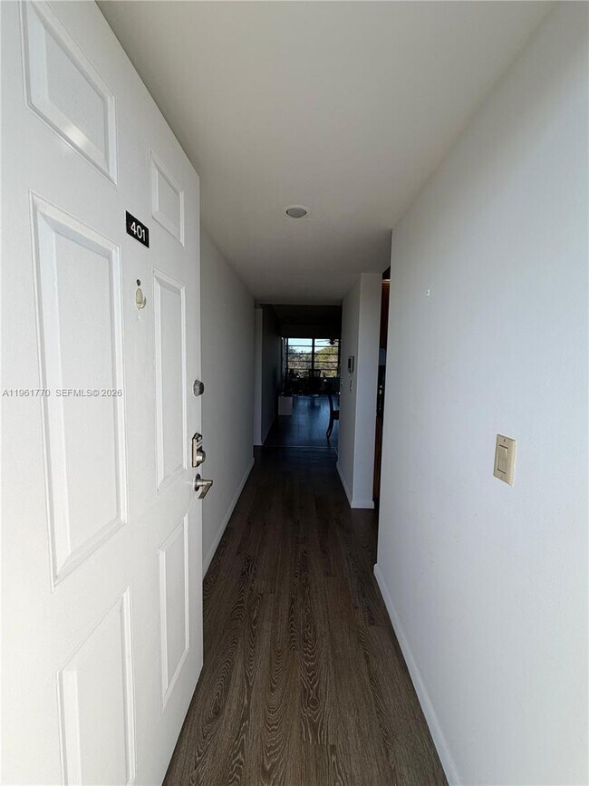 Building Photo - 1717 Whitehall Dr