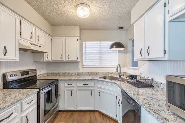 Building Photo - 5701 Quail Run St