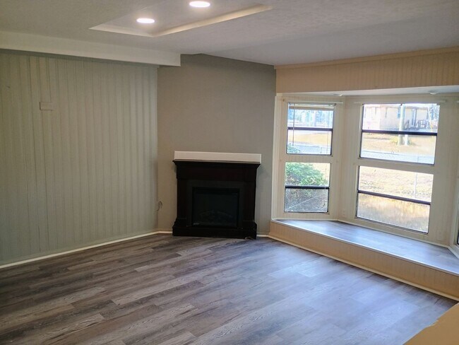 Building Photo - Updated 3 bedroom 2 bath Home for rent