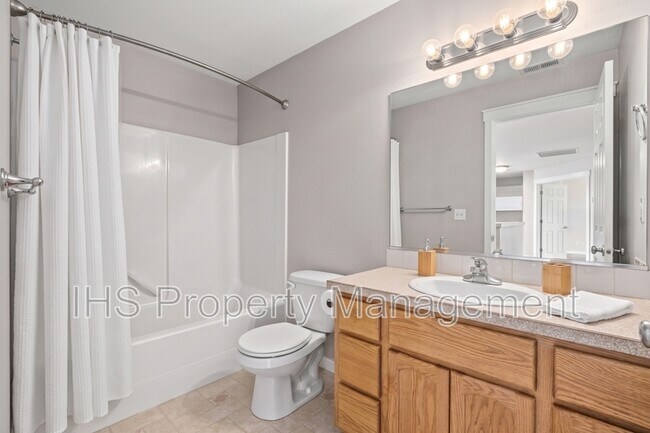 Building Photo - 9711 Nottingham Dr
