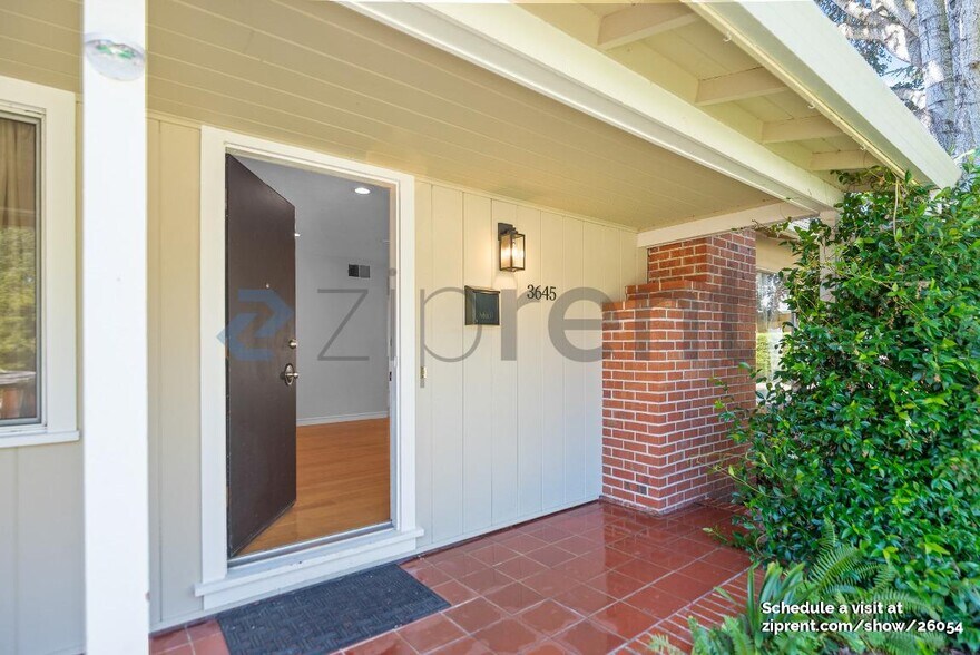 Building Photo - 3645 Mosswood Dr