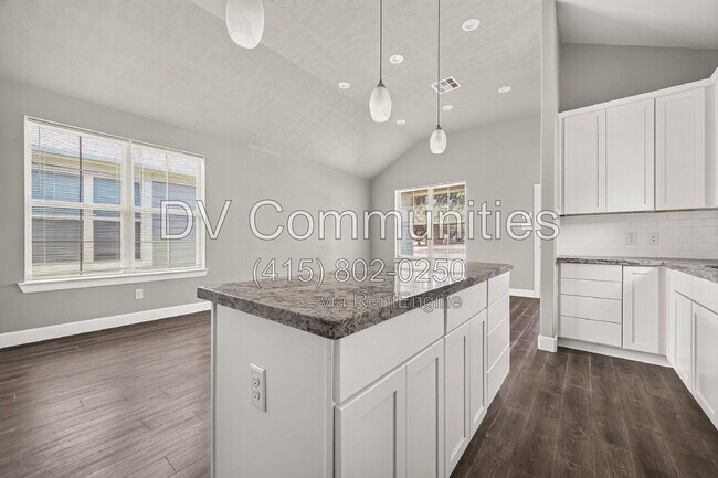 Building Photo - 1204 3rd St
