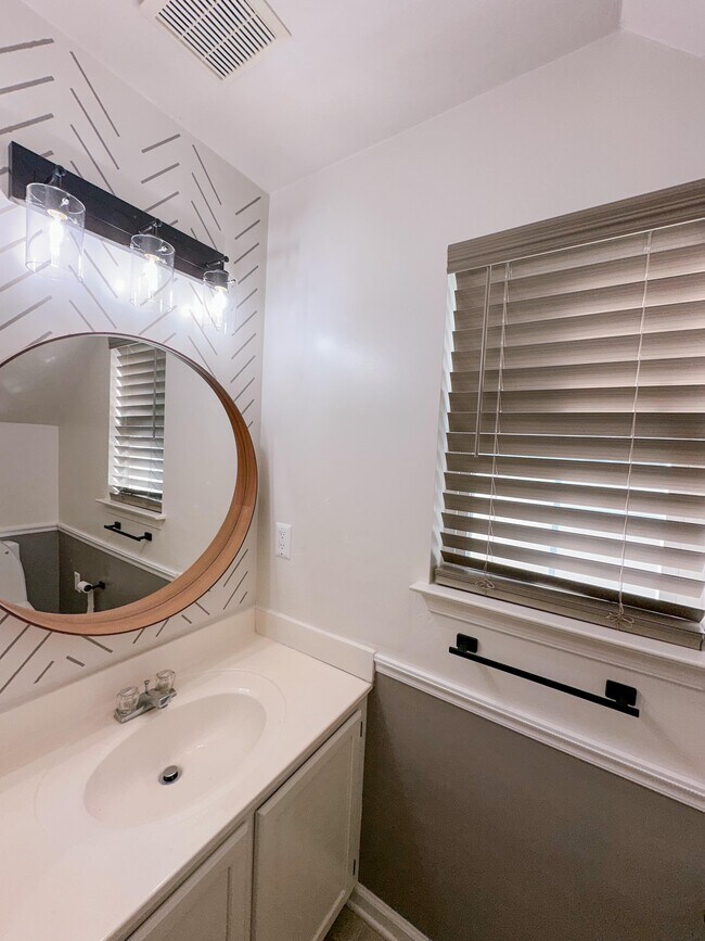 Building Photo - 5331 Pandoria Ave