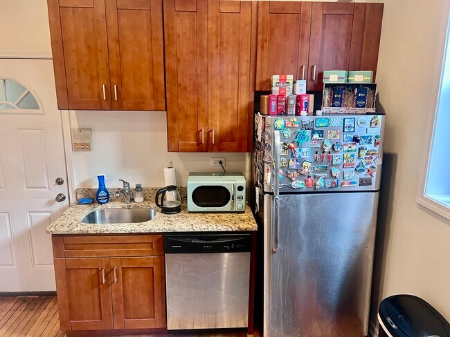 Building Photo - 1421 W Huron St