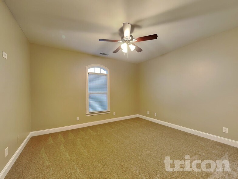 Building Photo - 609 Kristen Ct