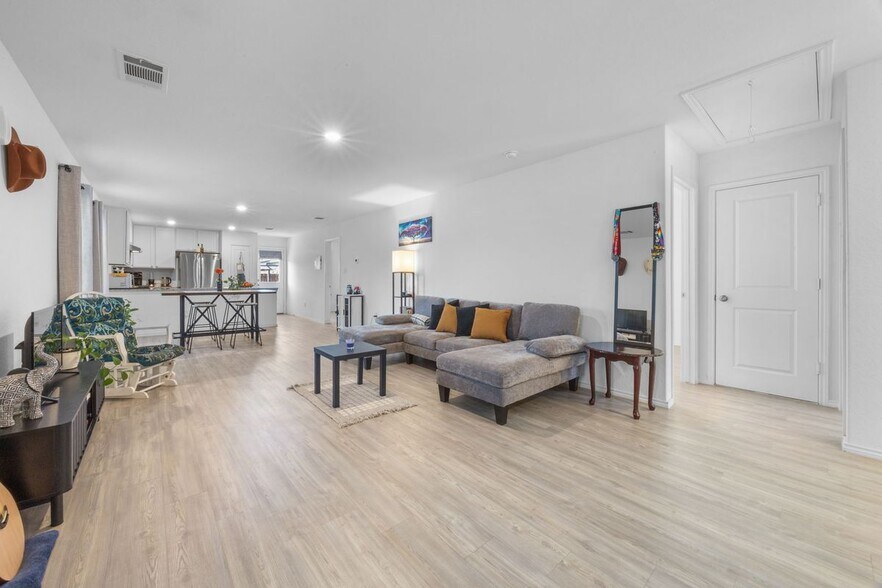 Building Photo - 7415 Donkey Vly