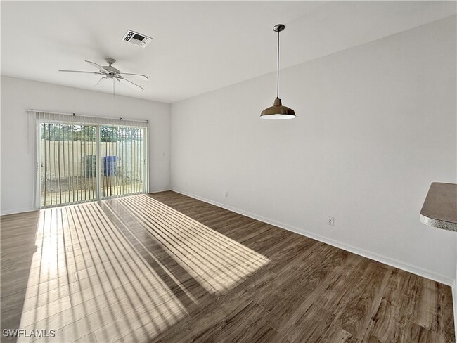 Building Photo - 3612 Pine Oak Cir