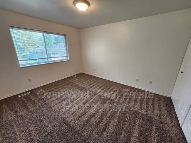 Building Photo - 705 Pearl Dr