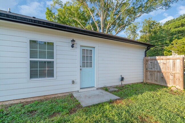Building Photo - LIVE CLOSE TO THE ACTION — Modern 3-Bedroom Rental in Charlotte’s Reid Park!