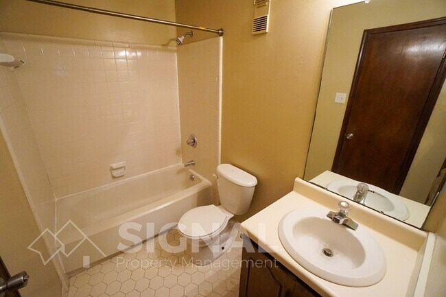 Building Photo - 725 Eastern Manor Ln