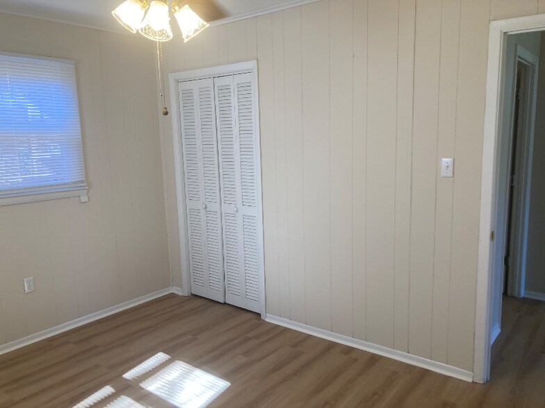 Building Photo - 202 Mountain View Dr