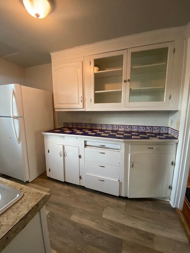 Building Photo - Adorable Cottage Style Home Near Reed College and Woodstock and Trader Joes.