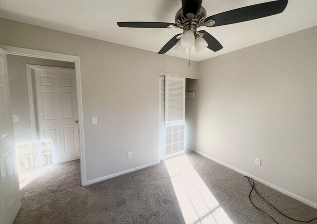 Building Photo - Brick one level home, Live Oak Tree, 3-4 bedrooms, fenced yard, deck.