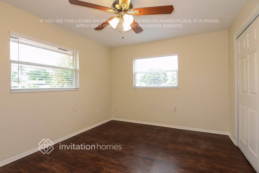 Building Photo - 3810 17th Ave Dr W